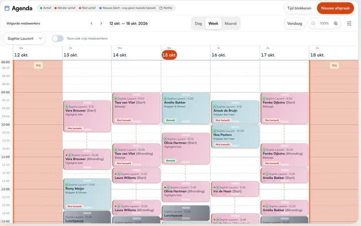 Weekweergave van de agenda gefilterd op één medewerker: haar afspraken van dinsdag tot zaterdag en Vrij op maandag en zondag