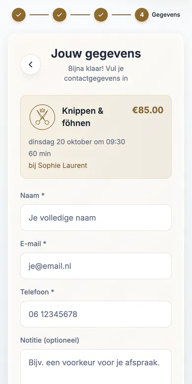 Boekingspagina op de telefoon, stap 4: Jouw gegevens met naam, e-mail en telefoon