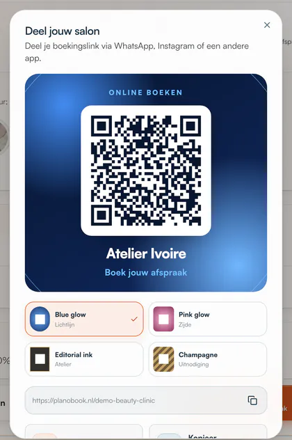 Venster Deel jouw salon met de QR-code voor online boeken, vier stijlen (Blue glow, Pink glow, Editorial ink, Champagne) en de boekingslink om te kopiëren